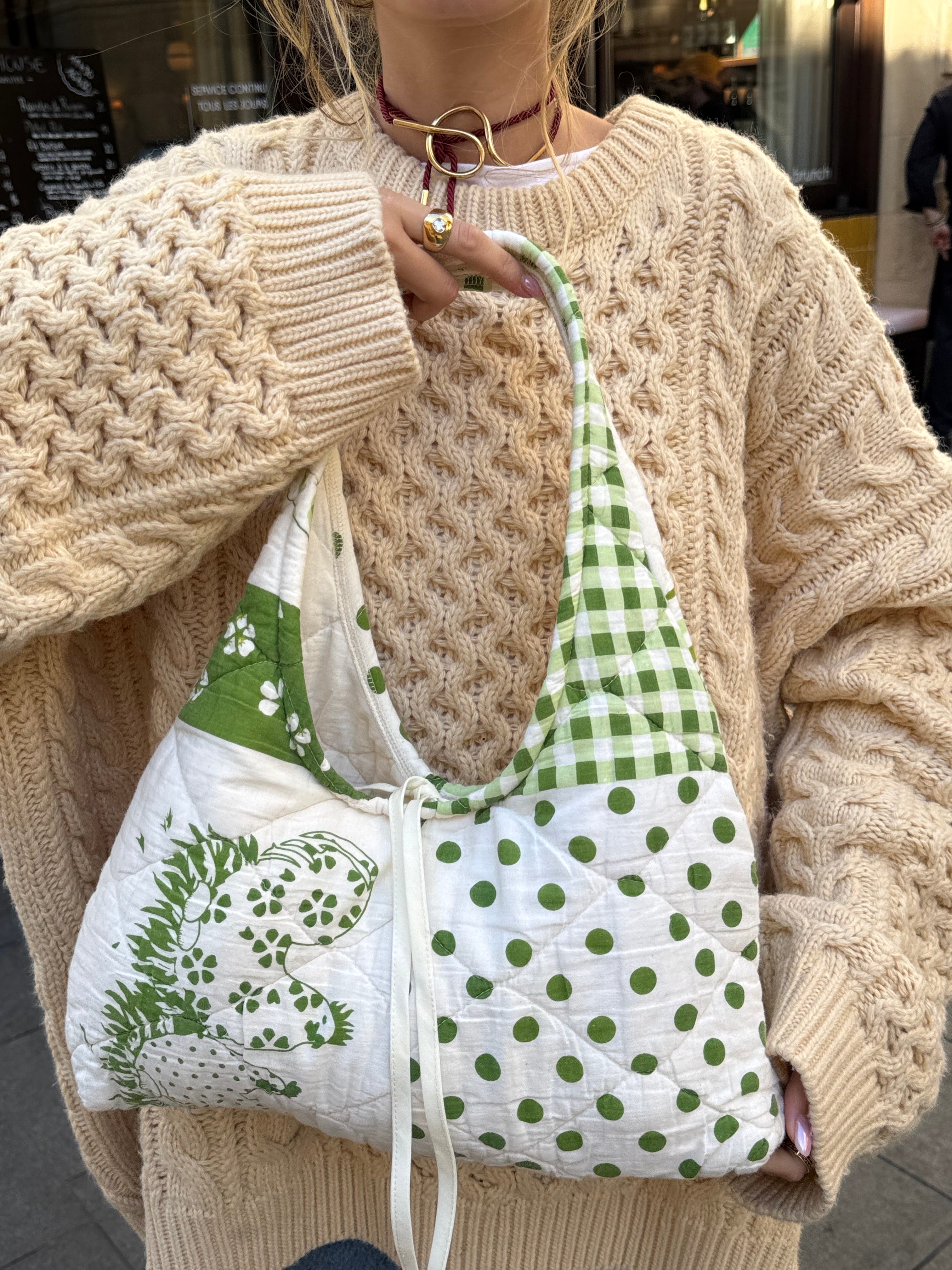 Sac upcyclé matelassé blanc à motifs verts