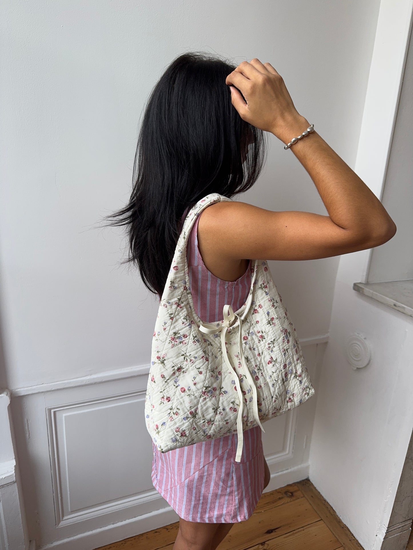 Sac upcyclé matelassé écru à fleurs
