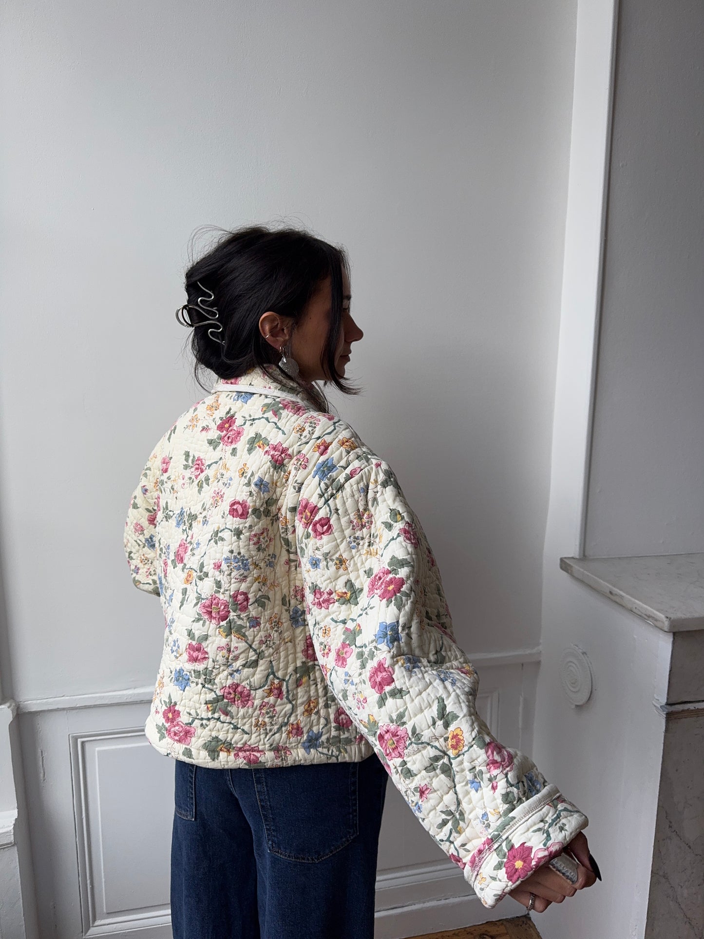 Veste upcyclée matelassée crème à fleurs