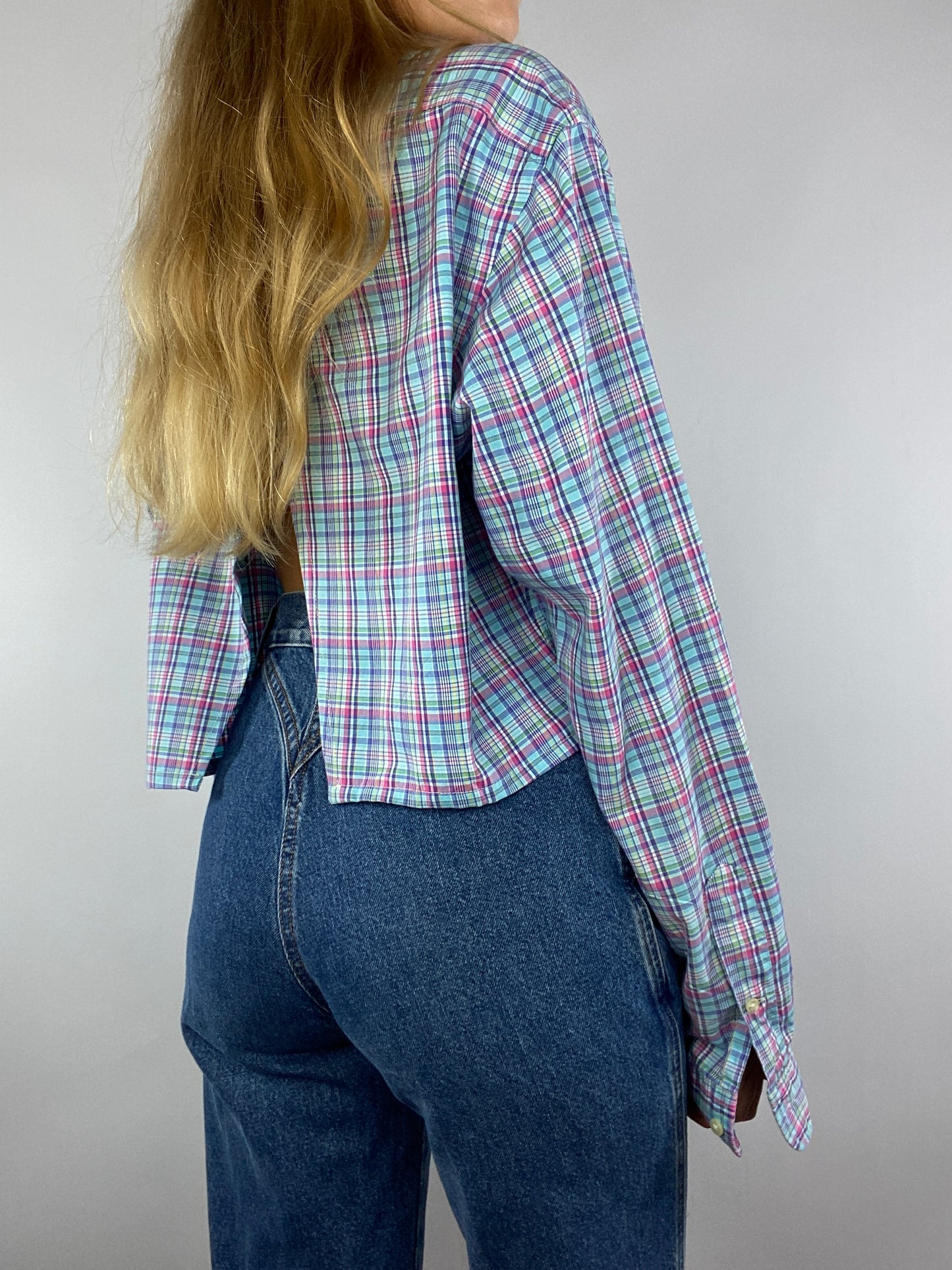Chemise upcyclée dos nu V à carreaux