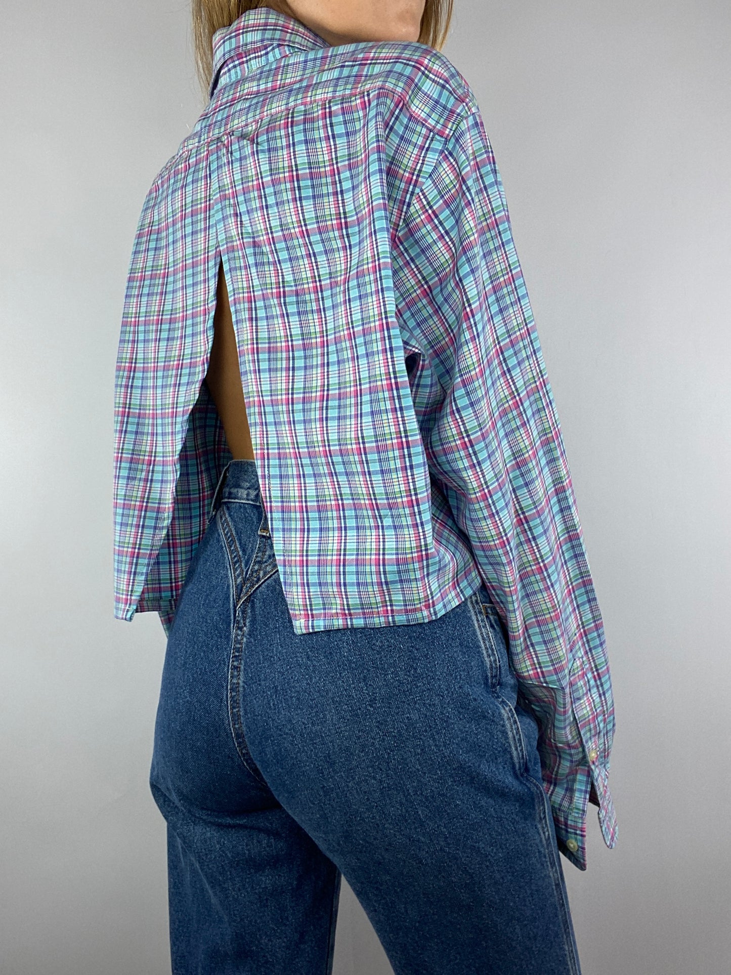 Chemise upcyclée dos nu V à carreaux