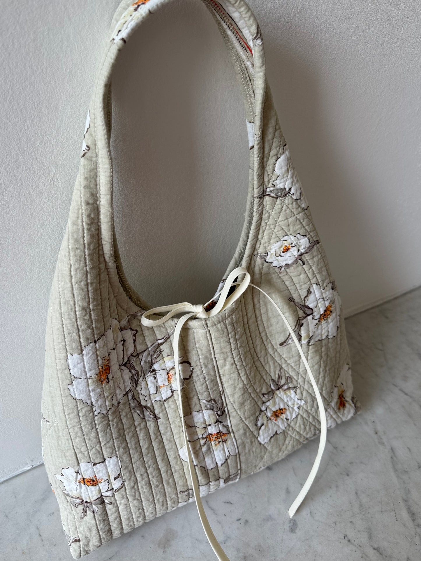 Sac upcyclé matelassé à fleurs