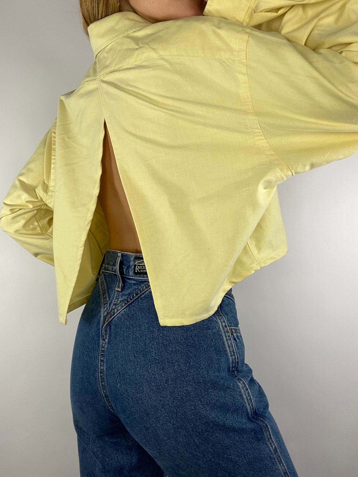 Chemise upcyclée dos nu V jaune