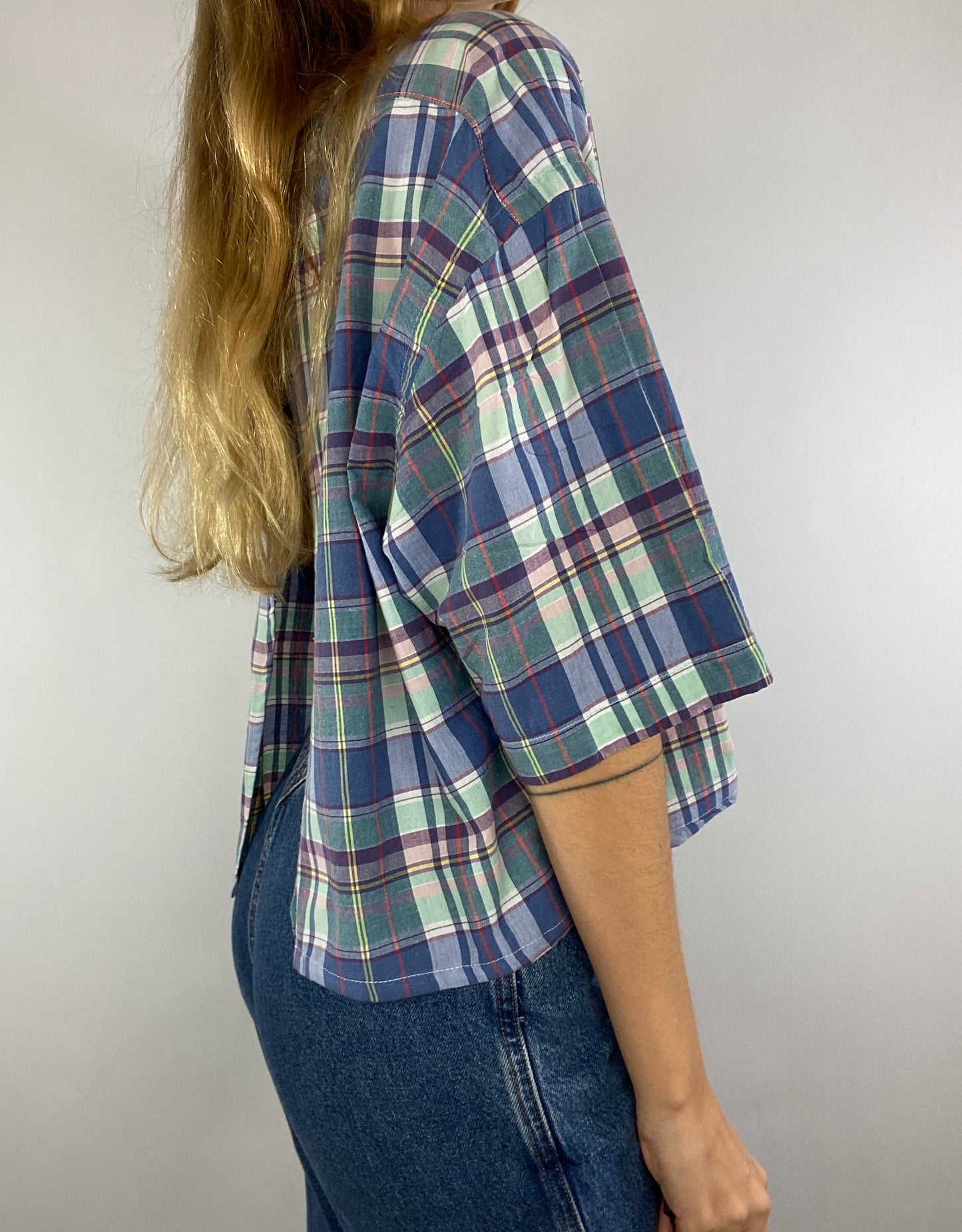 Chemisette upcyclée dos nu V à carreaux