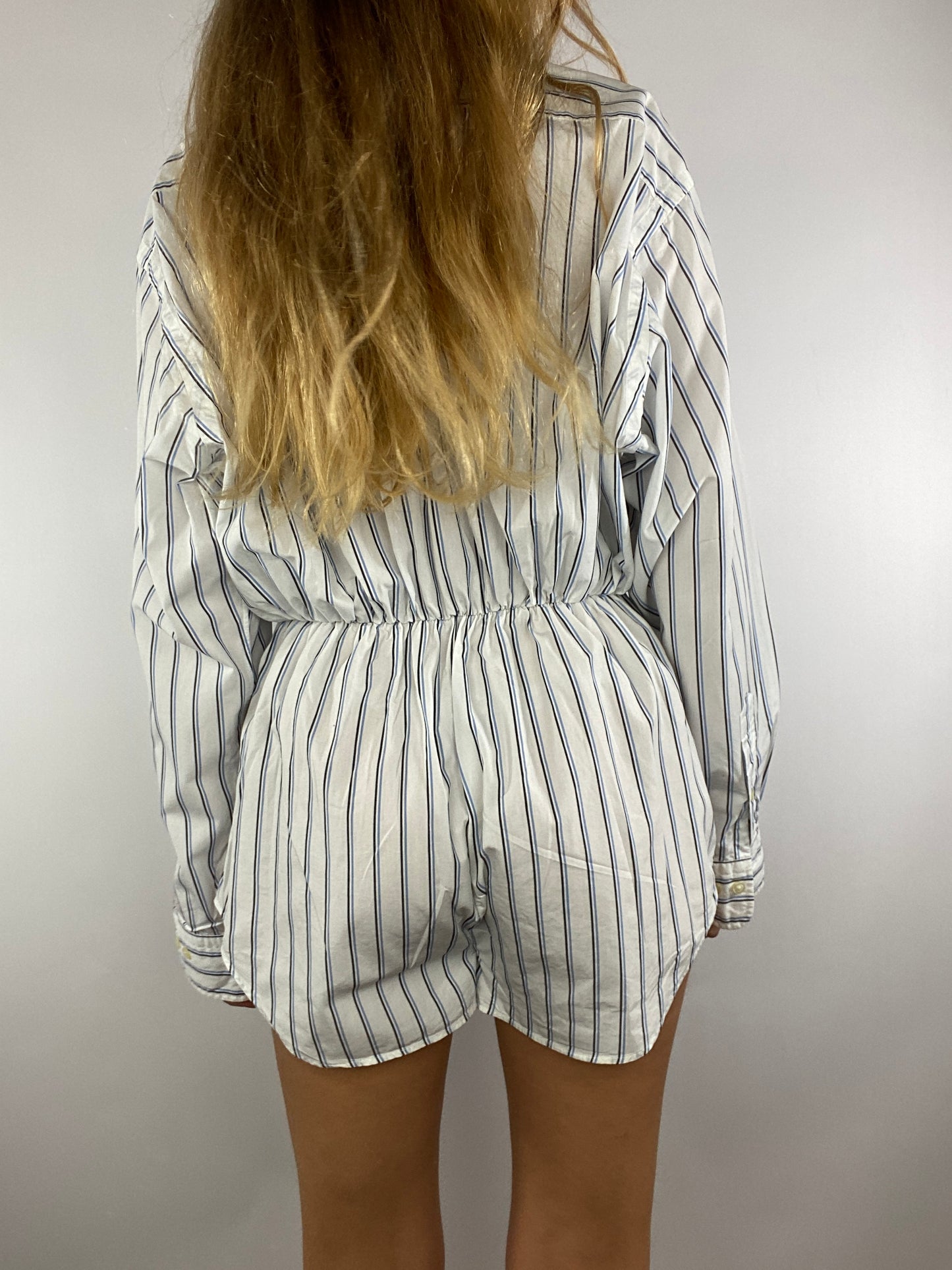 Combinaison upcyclée blanche à rayures bleues