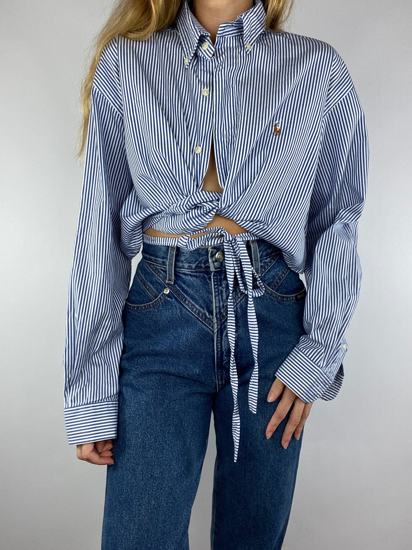 Chemise upcyclée dos nu à rayures bleues