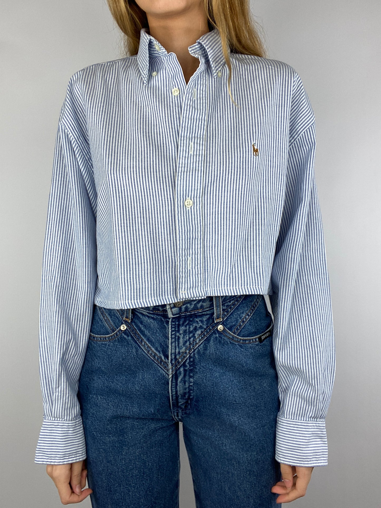 Chemise upcyclée dos nu V à rayures bleues
