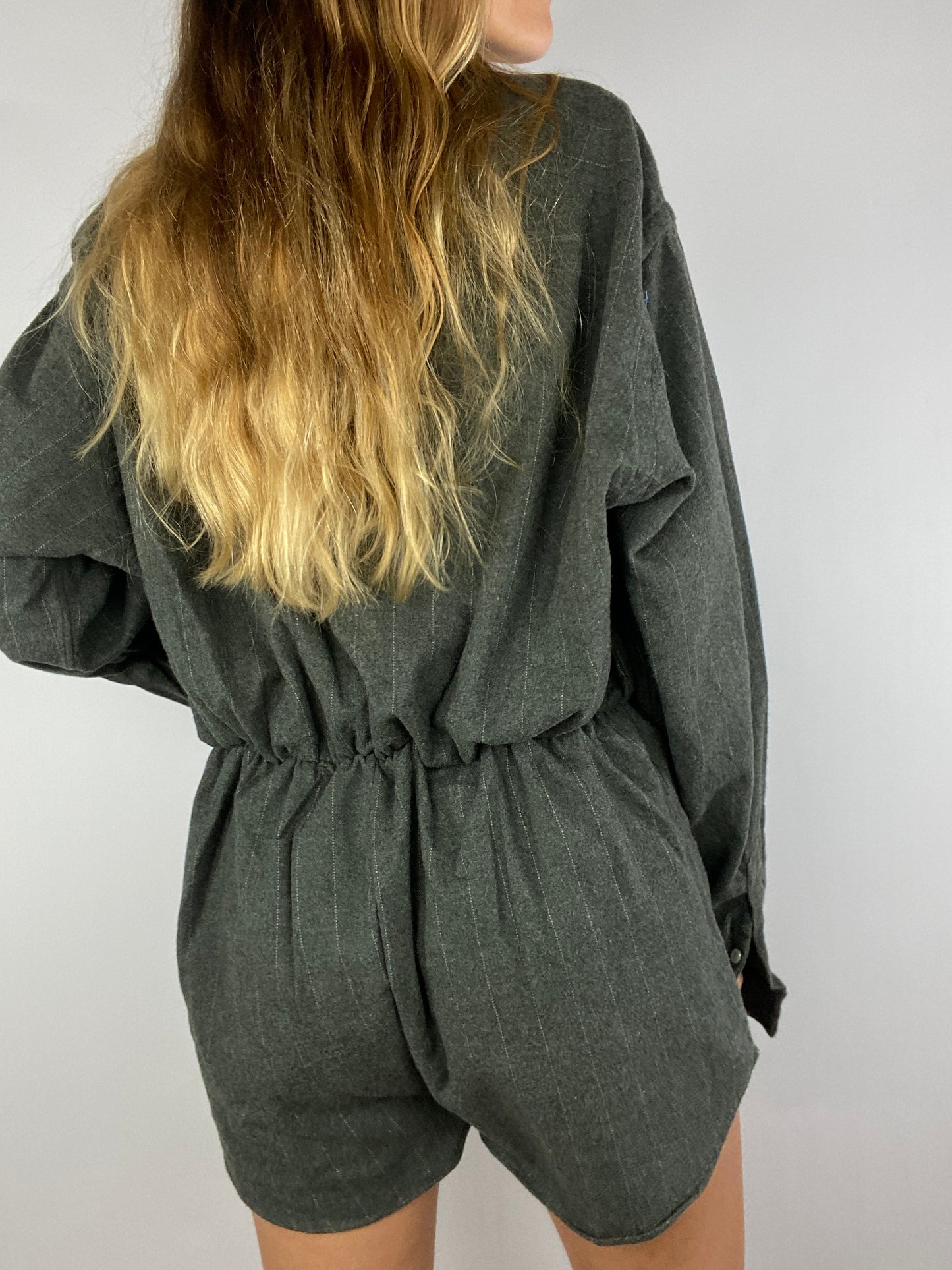 Combinaison upcyclée anthracite à fines rayures