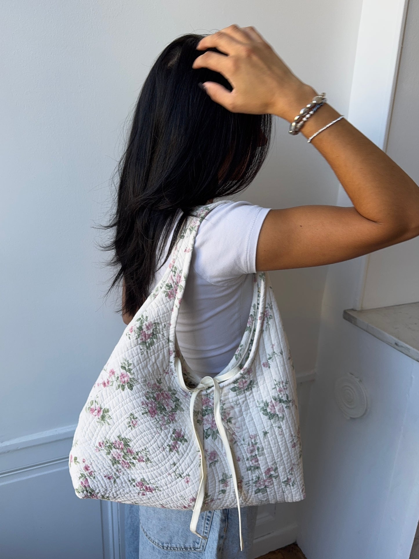 Sac upcyclé matelassé blanc à fleurs