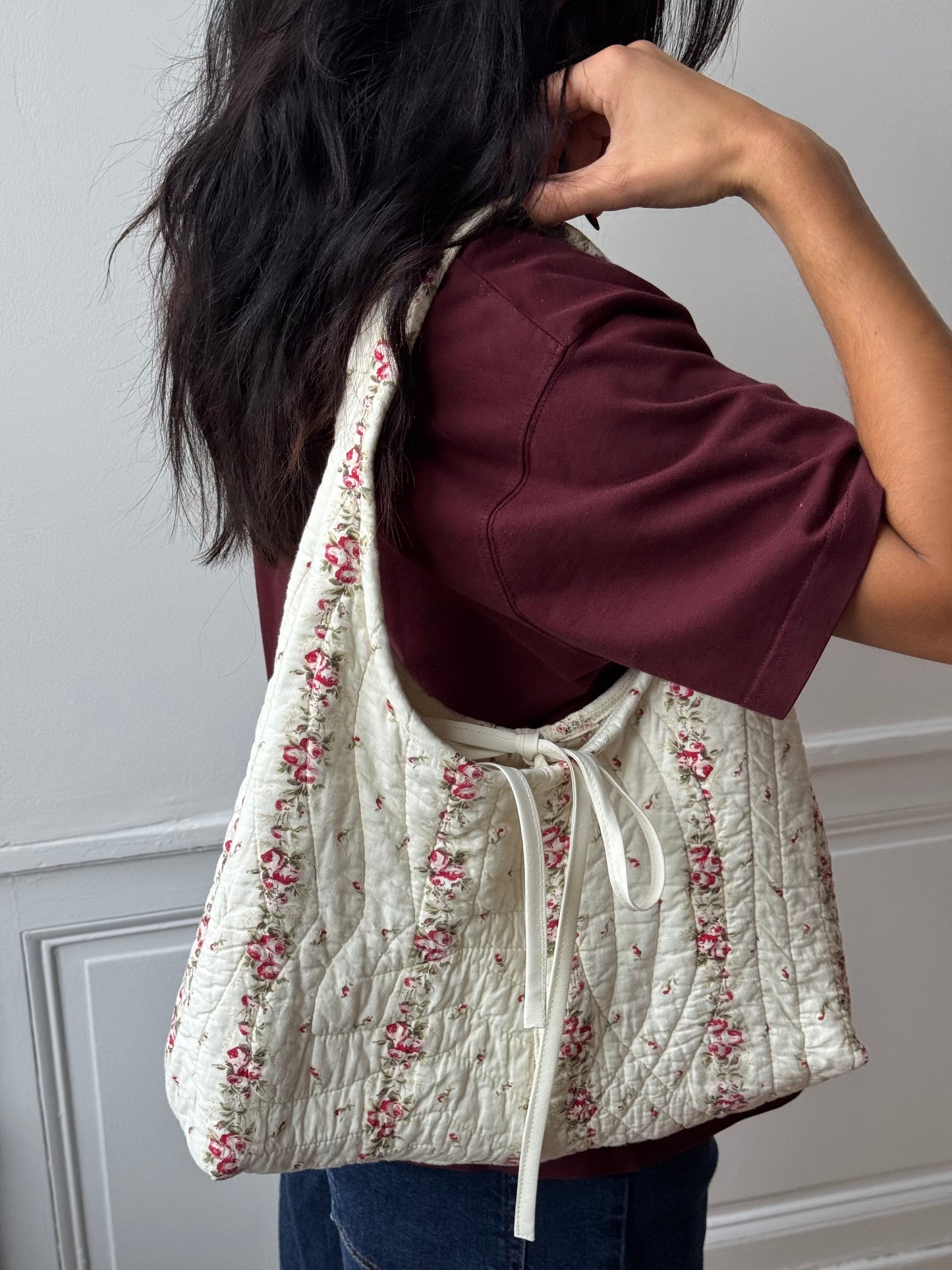 Sac upcyclé matelassé écru à fleurs