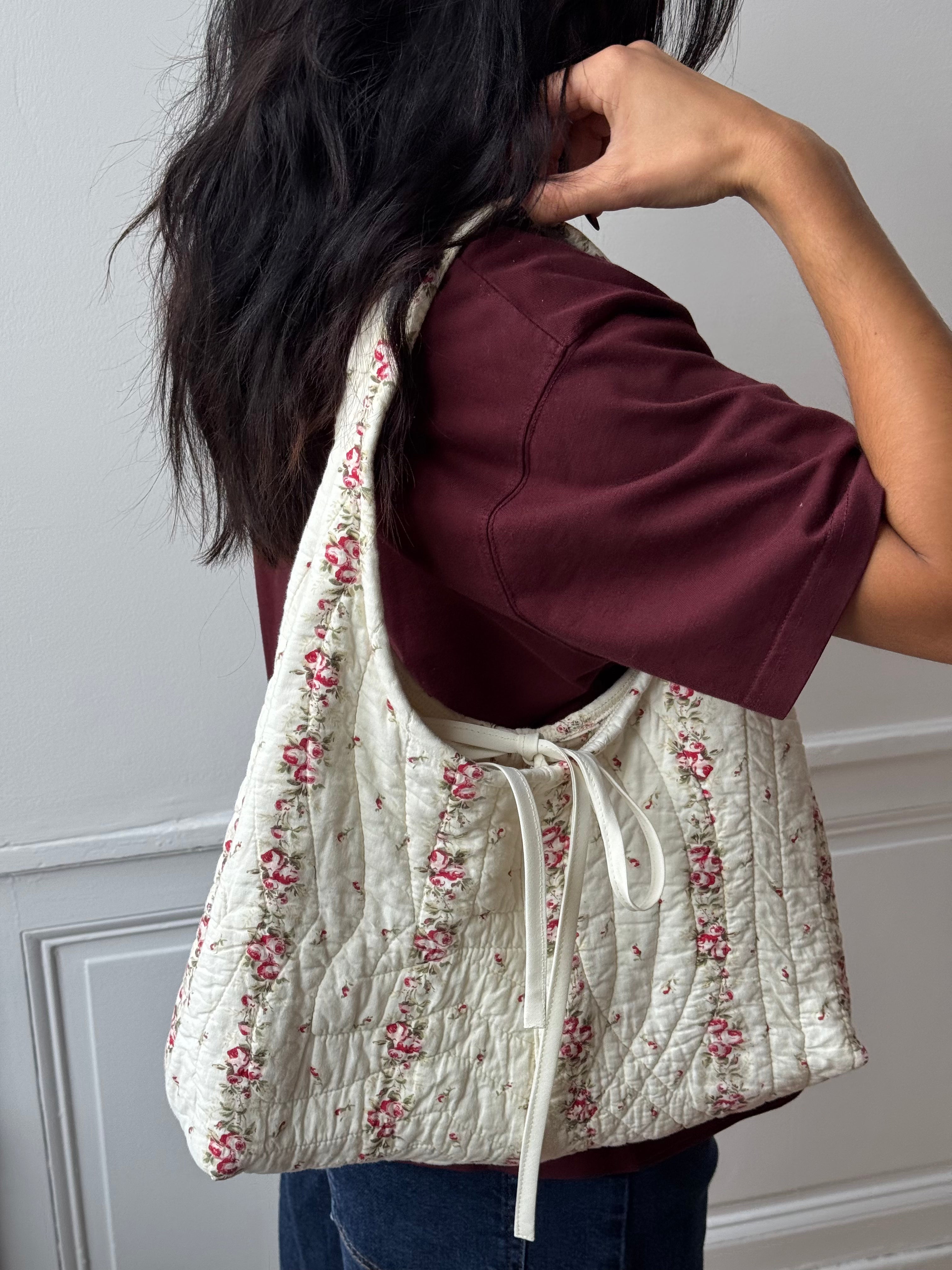 Sac upcyclé matelassé écru à fleurs
