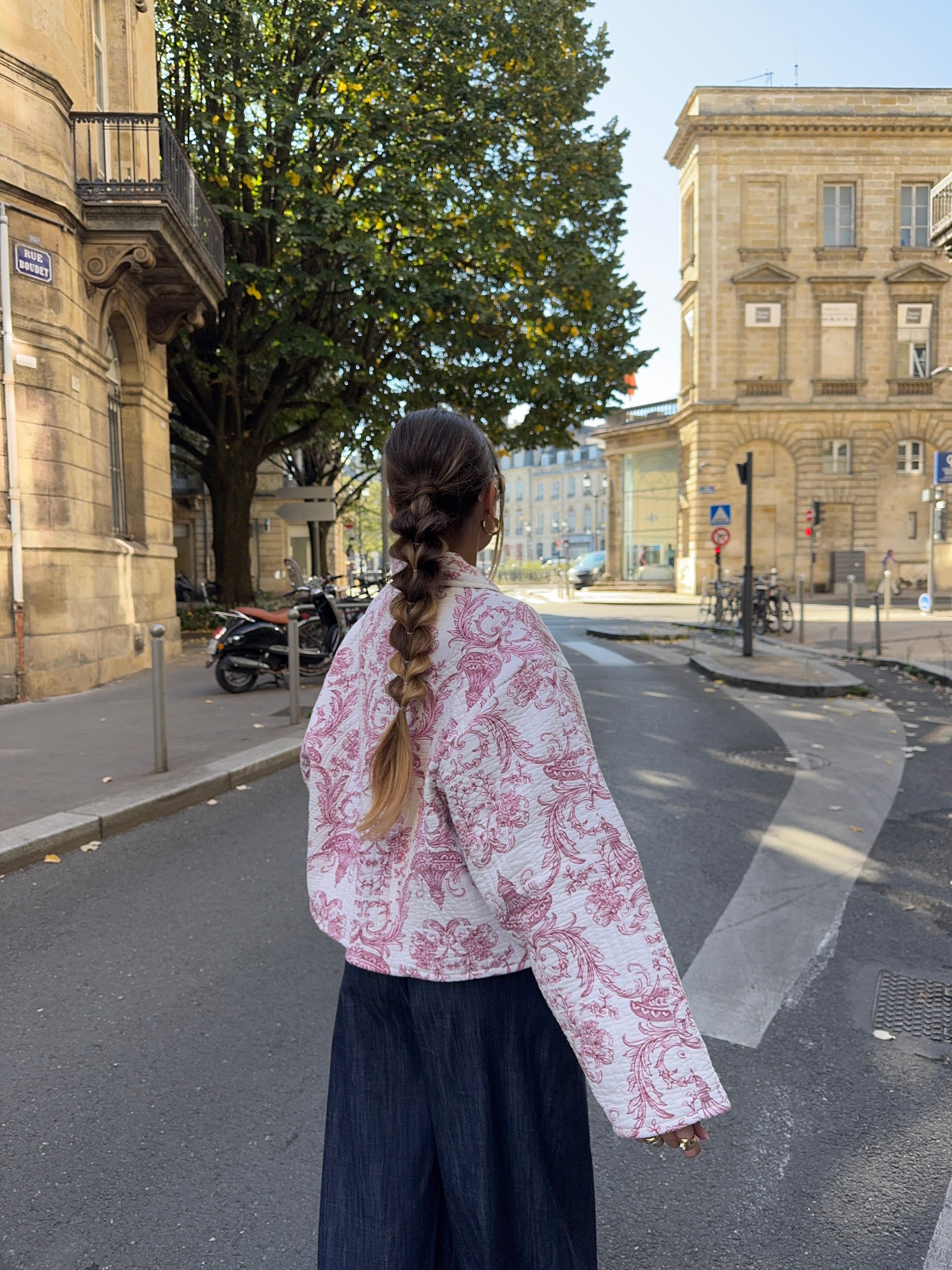 Veste upcyclée matelassée blanche à motifs