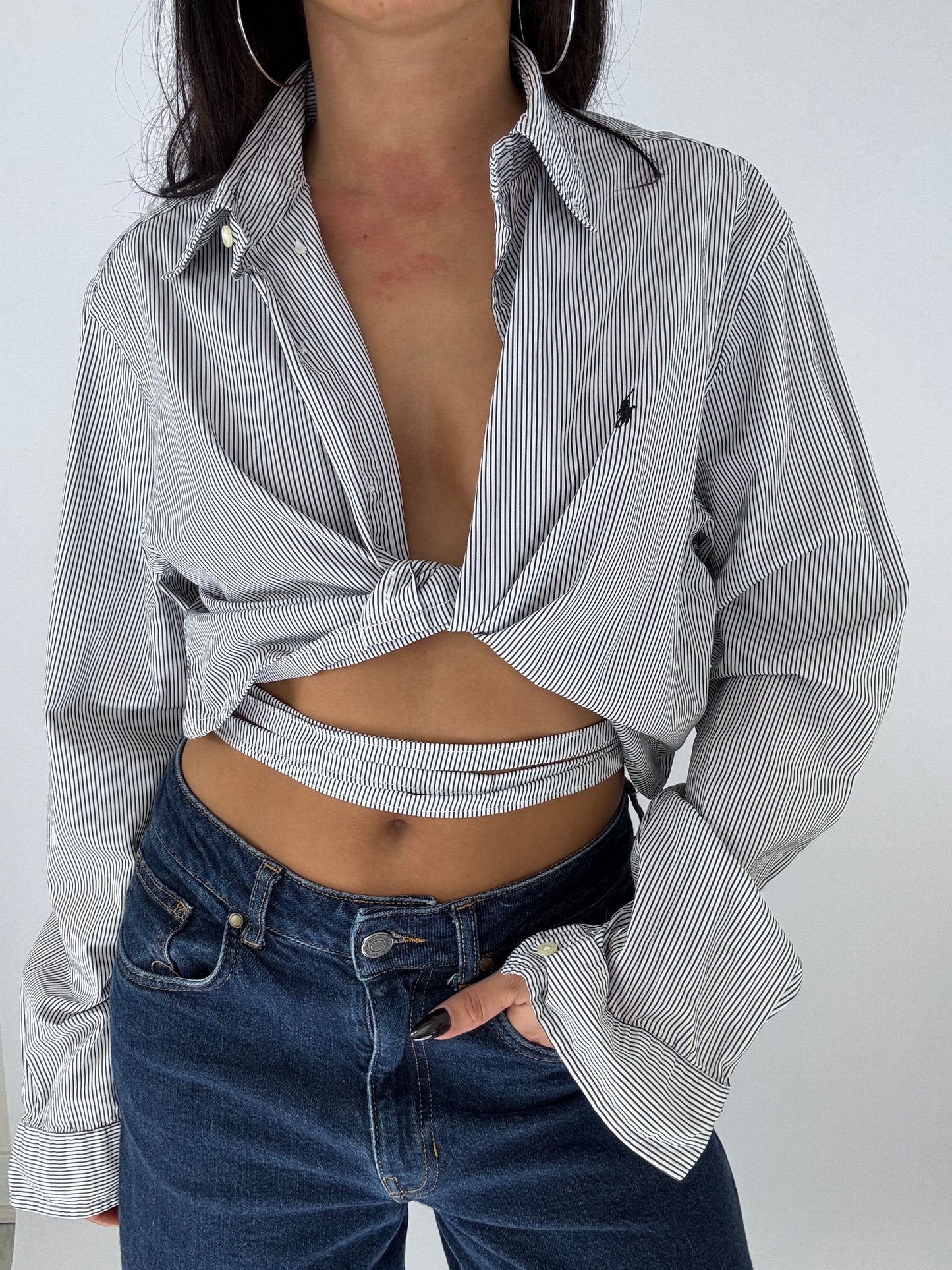 Chemise upcyclée dos nu blanche rayée