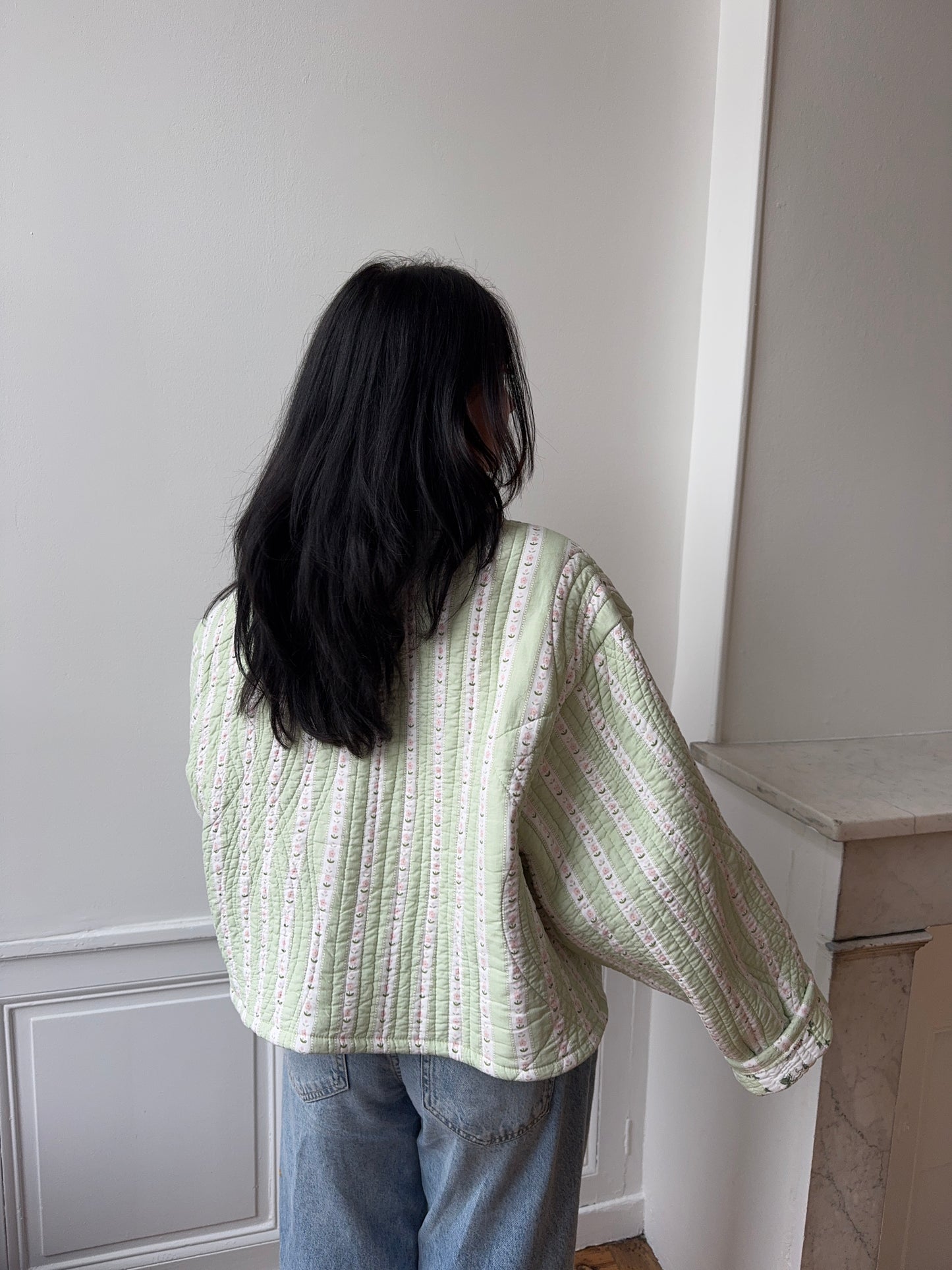 Veste upcyclée matelassée vert clair et motifs