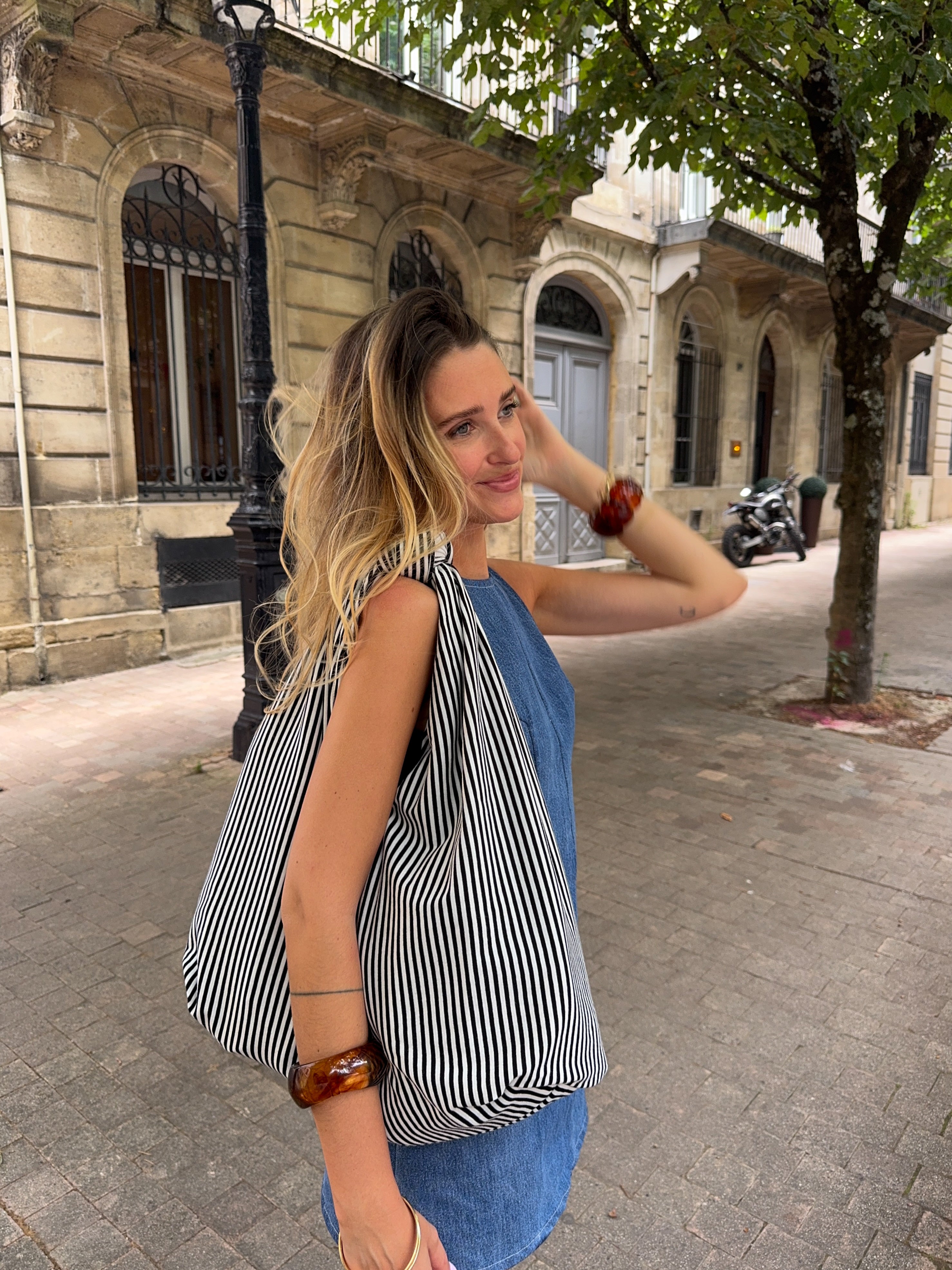 Sac nœud à rayures blanches et noires