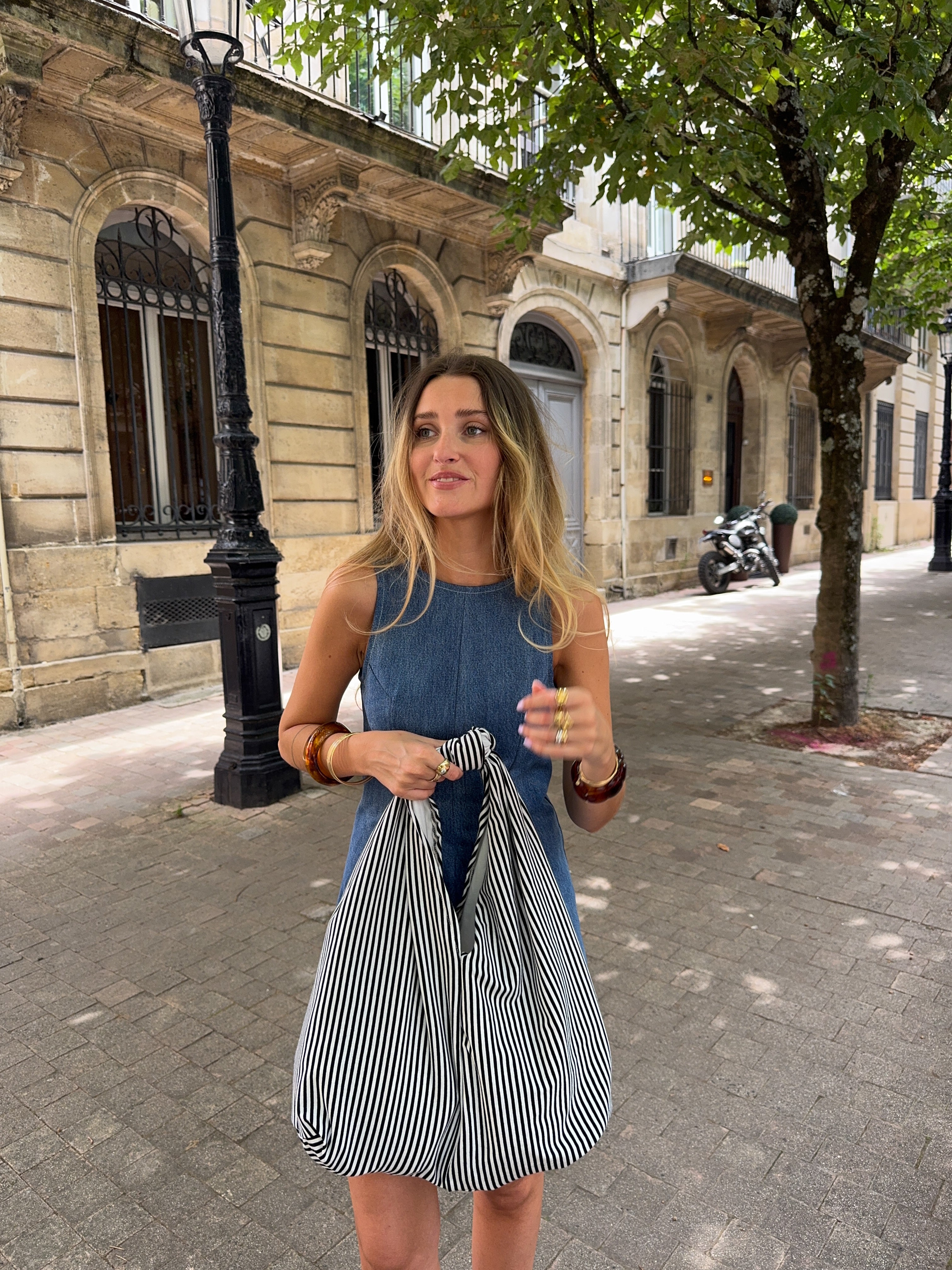 Sac nœud à rayures blanches et noires