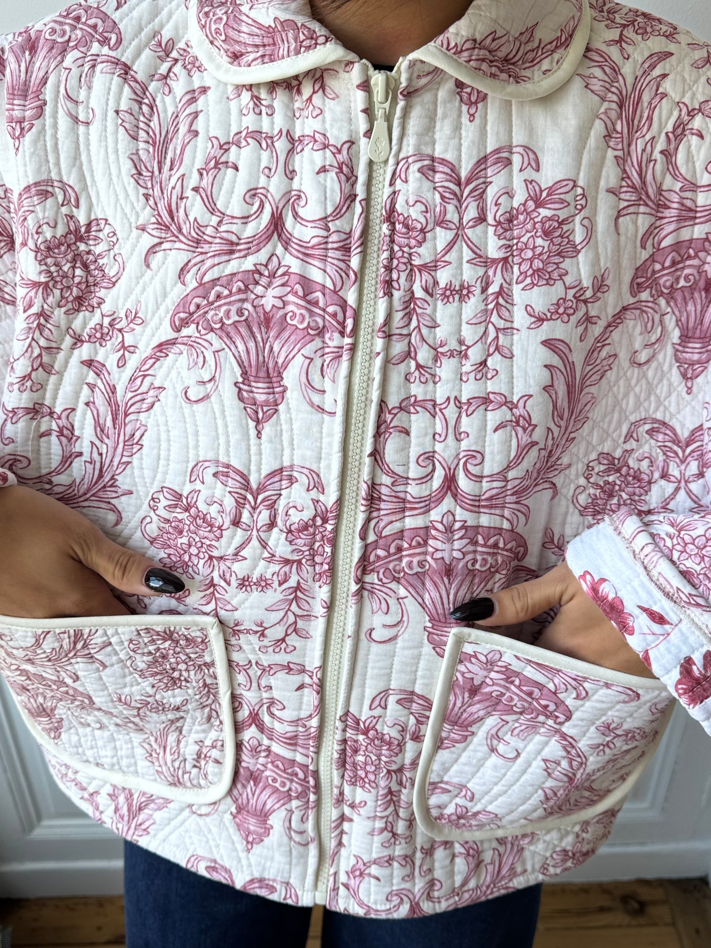 Veste upcyclée matelassée blanche à motifs