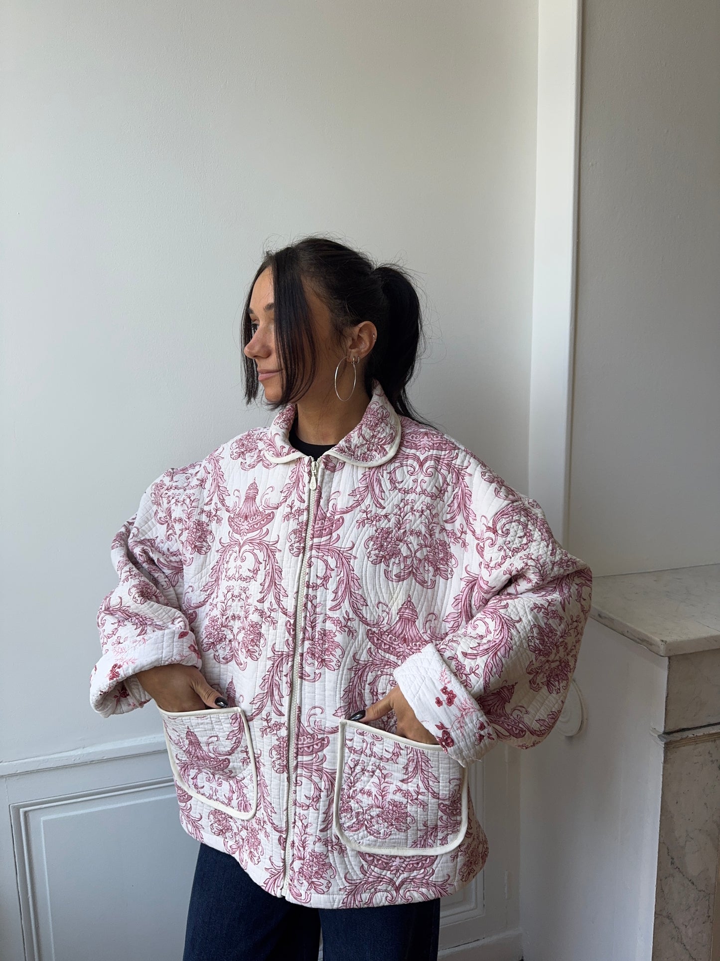 Veste upcyclée matelassée blanche à motifs
