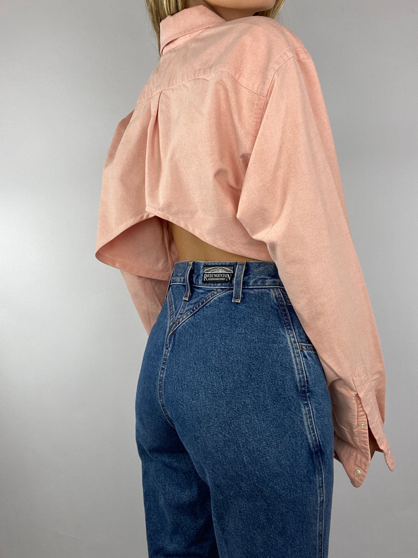 Chemise upcyclée dos nu pêche