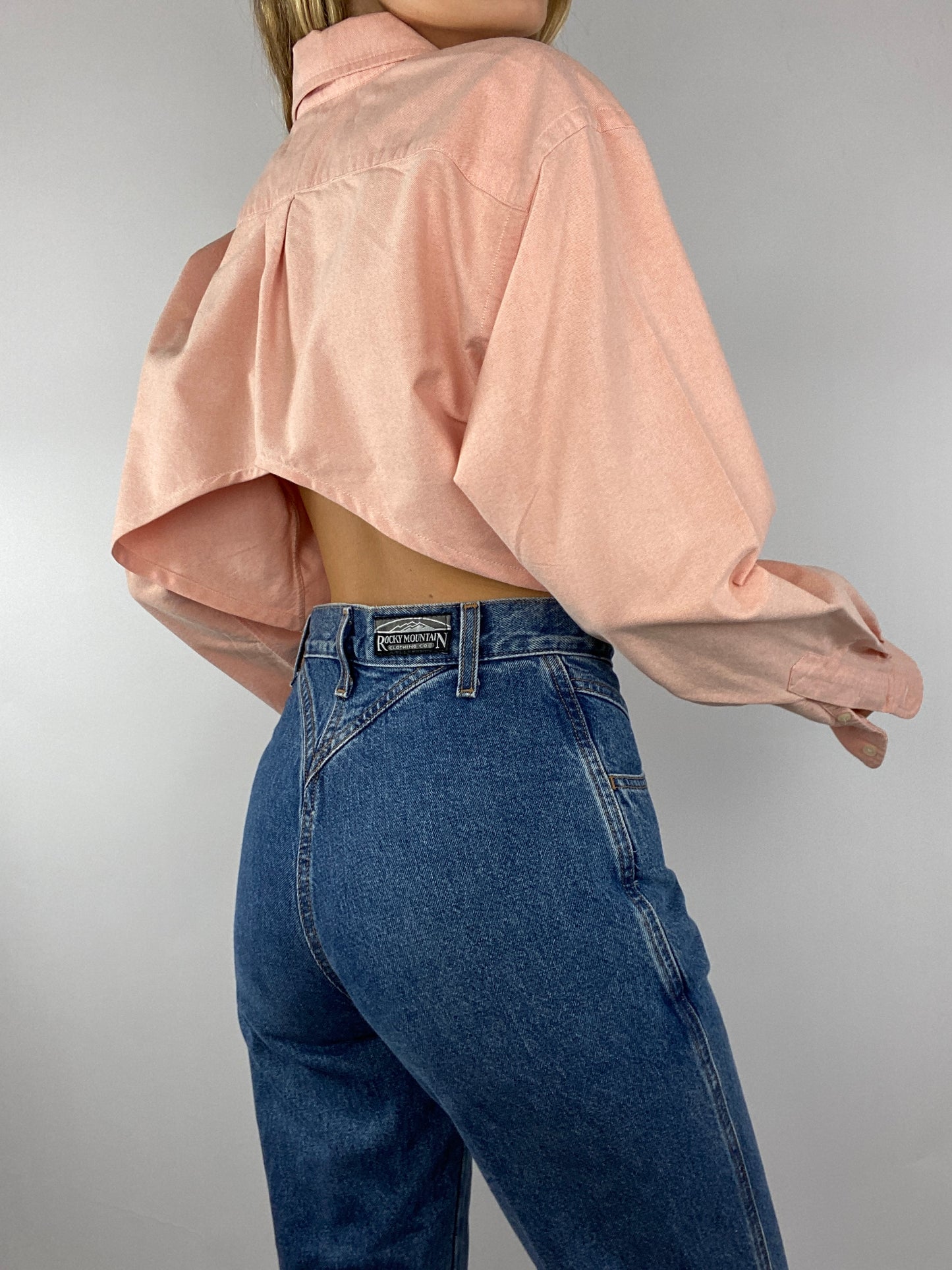 Chemise upcyclée dos nu pêche