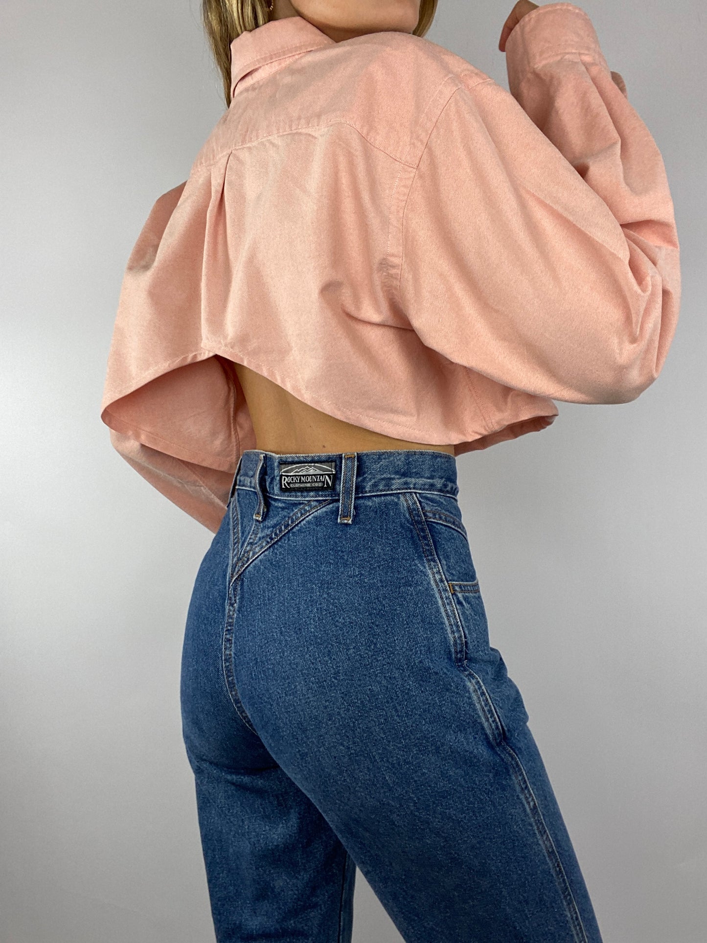 Chemise upcyclée dos nu pêche