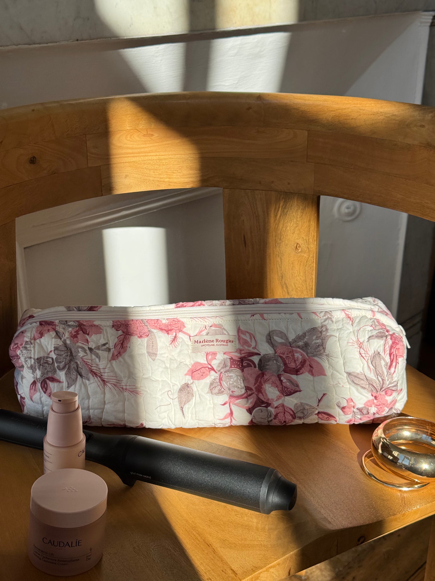 Trousse upcyclée matelassée blanche à fleurs