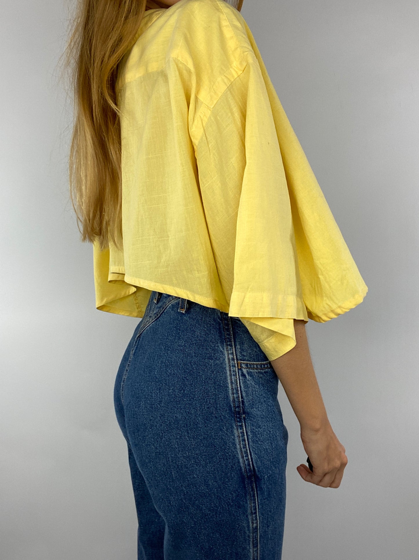 Chemisette upcyclée dos nu lin jaune