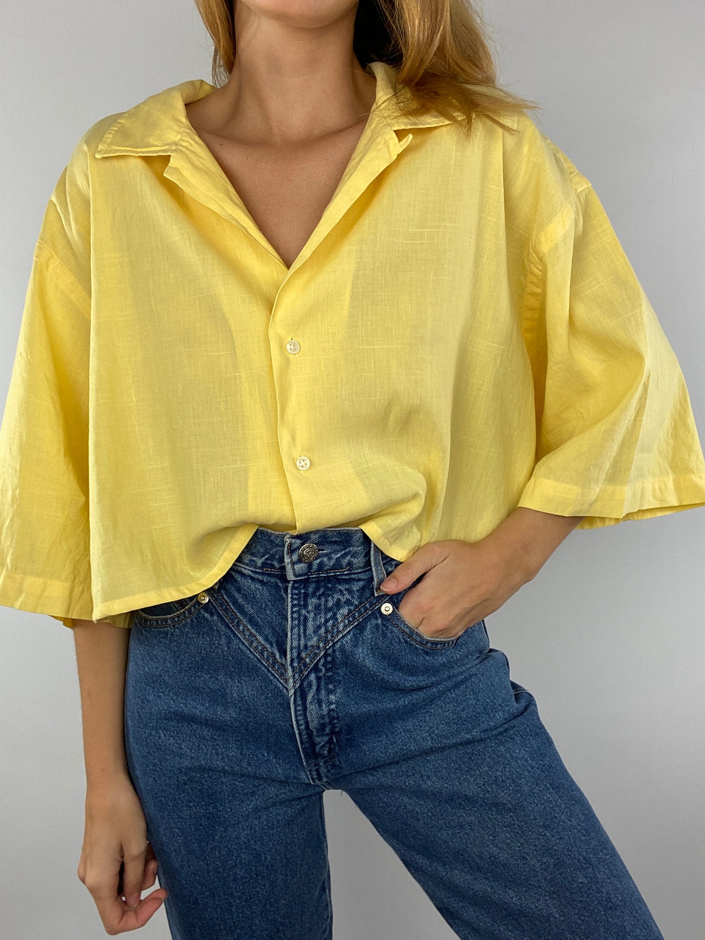 Chemisette upcyclée dos nu lin jaune