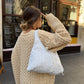 Sac upcyclé matelassé blanc à motif bleu