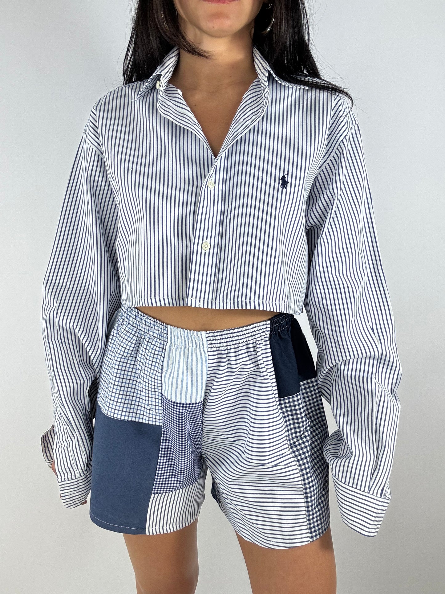 Ensemble upcyclé blanc à rayures bleues et patchwork