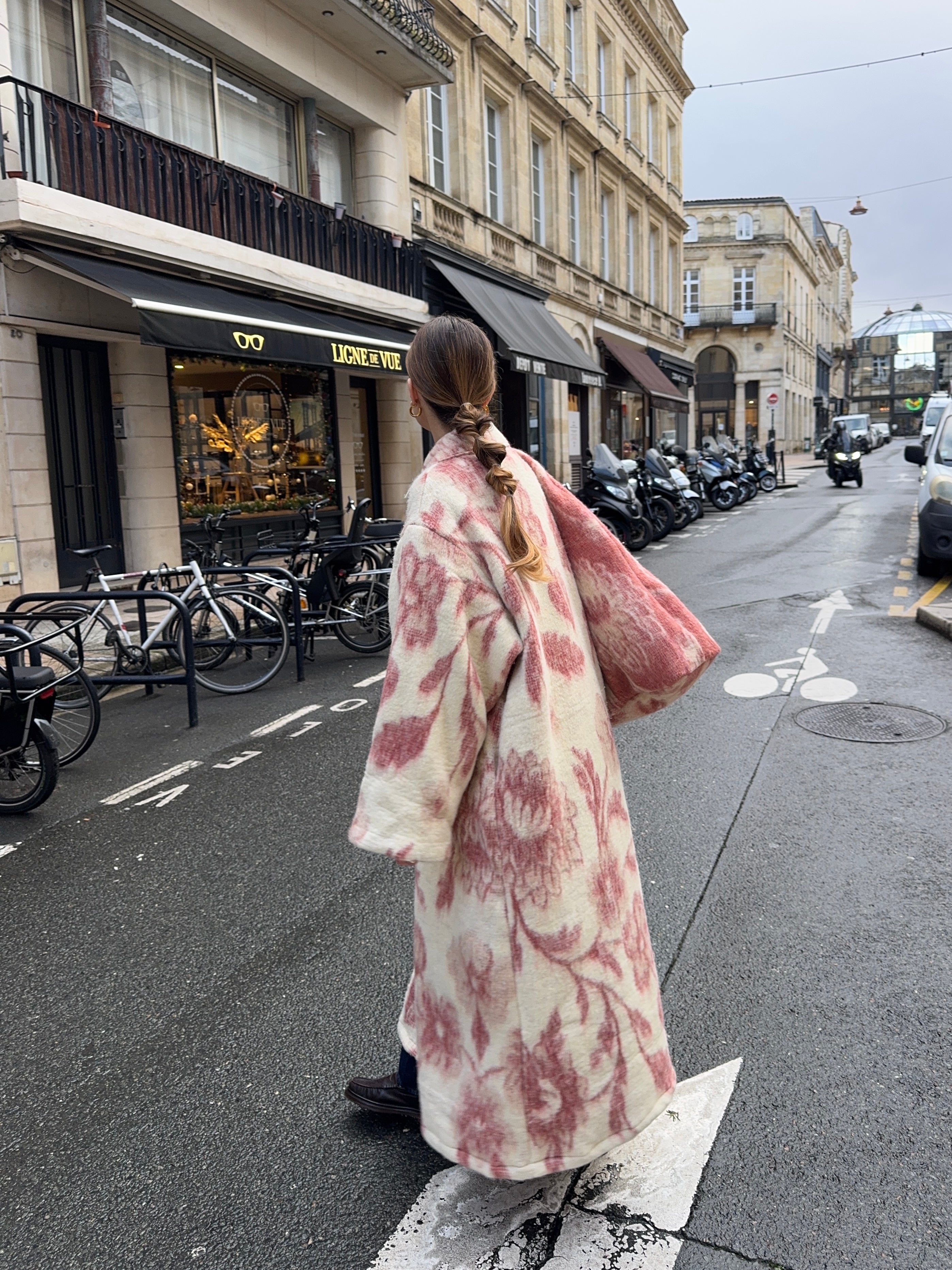 Manteau long upcyclé laine écrue à motifs vintage