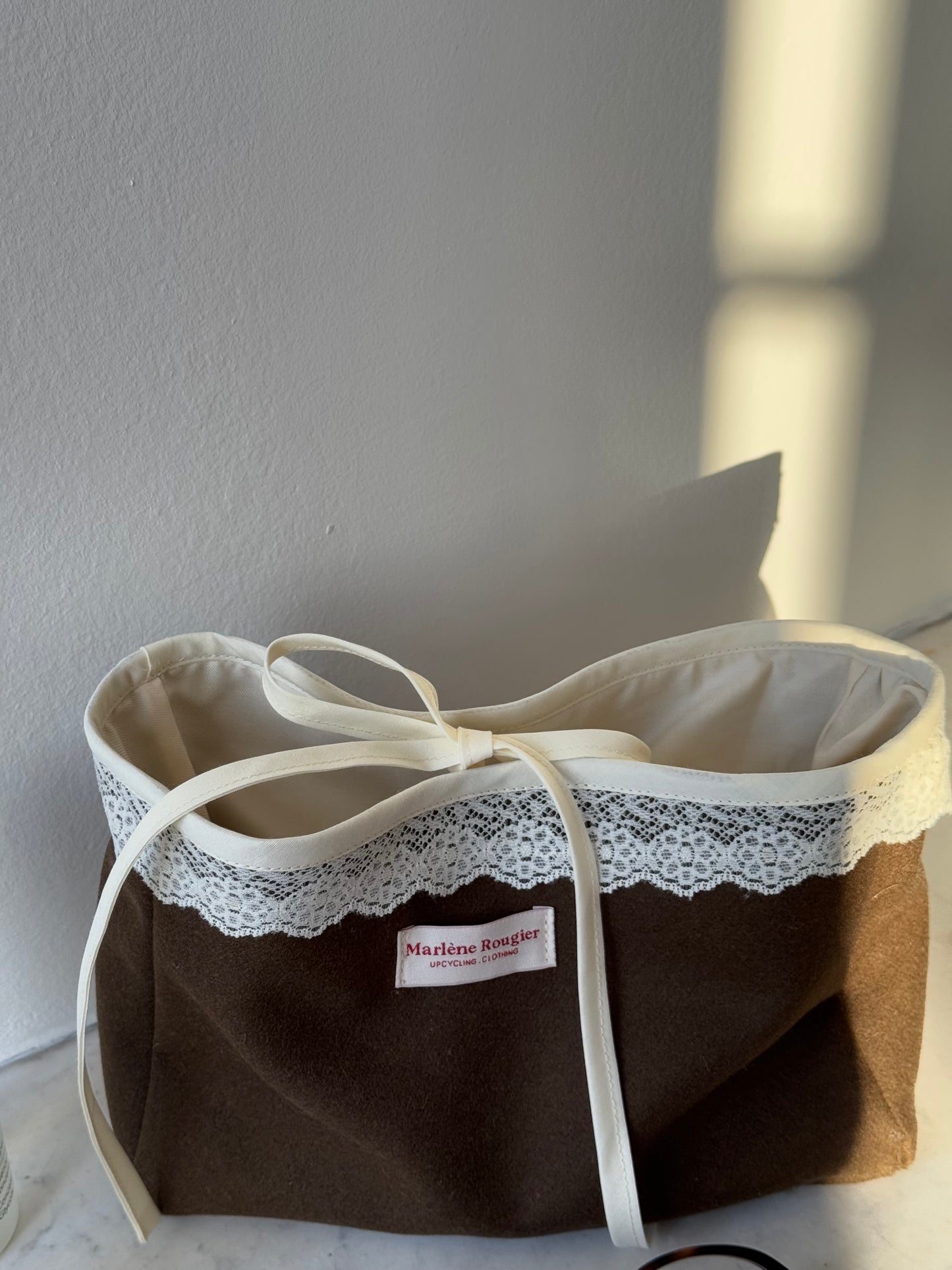 Trousse en laine marron