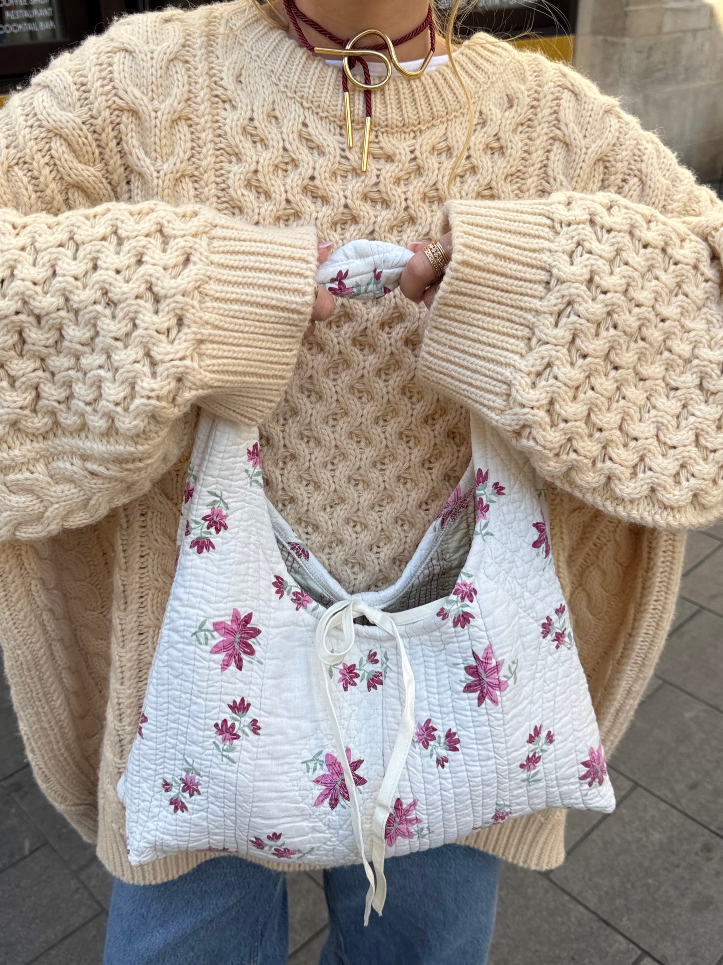 Sac upcyclé matelassé blanc à fleurs