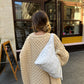Sac upcyclé matelassé blanc à motif bleu