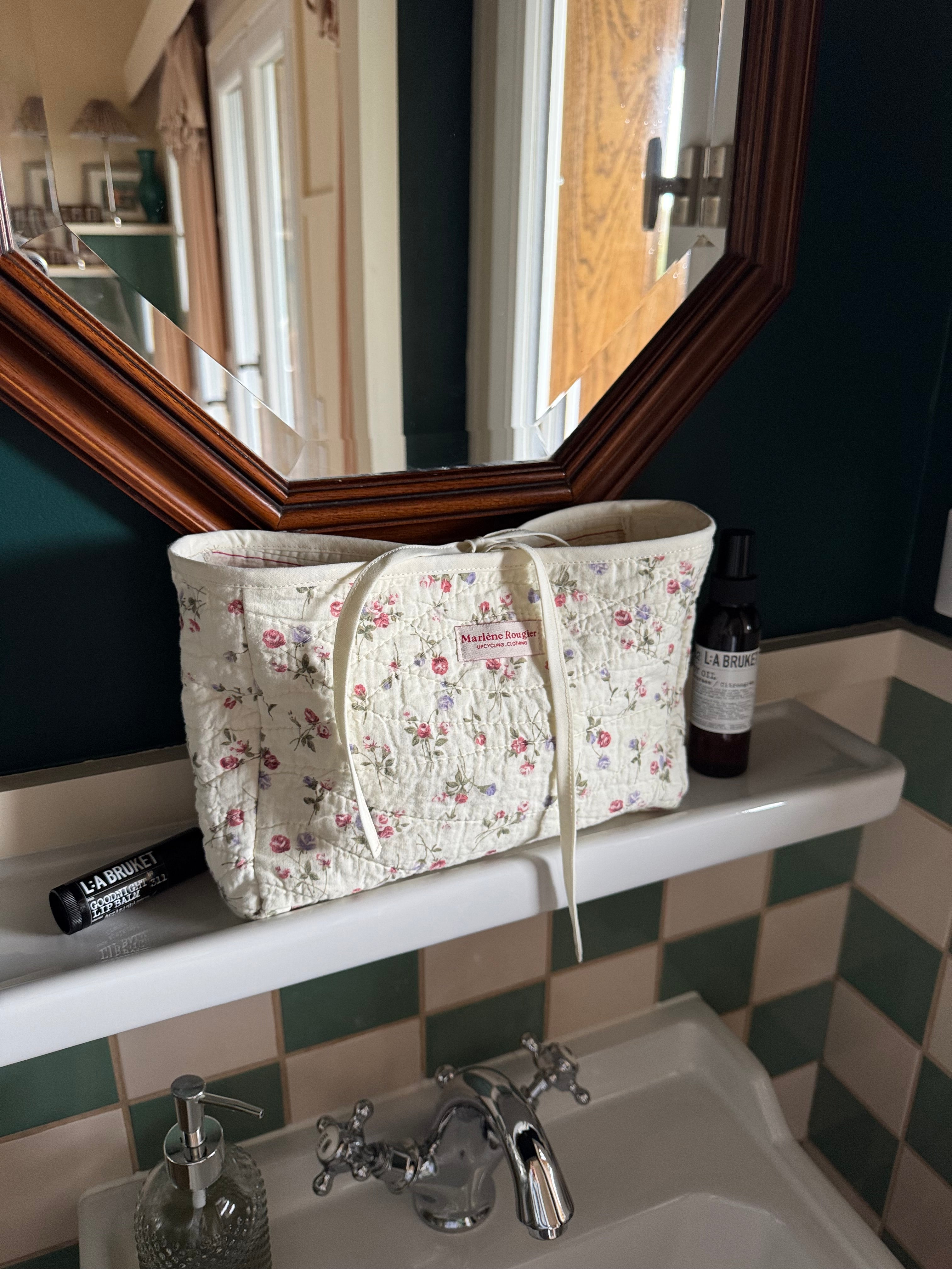 Trousse upcyclée matelassée écrue fleurie