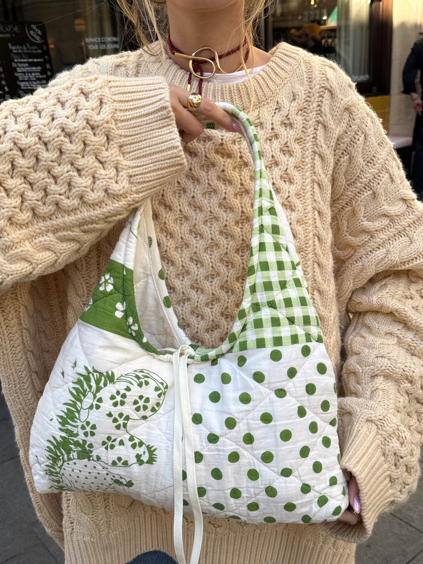 Sac upcyclé matelassé blanc à motifs verts