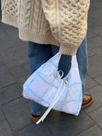 Sac upcyclé matelassé blanc à motifs