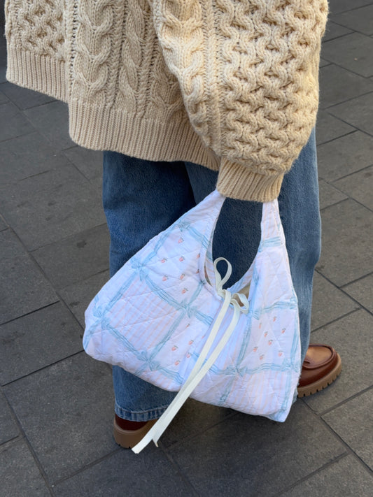 Sac upcyclé matelassé blanc à motifs