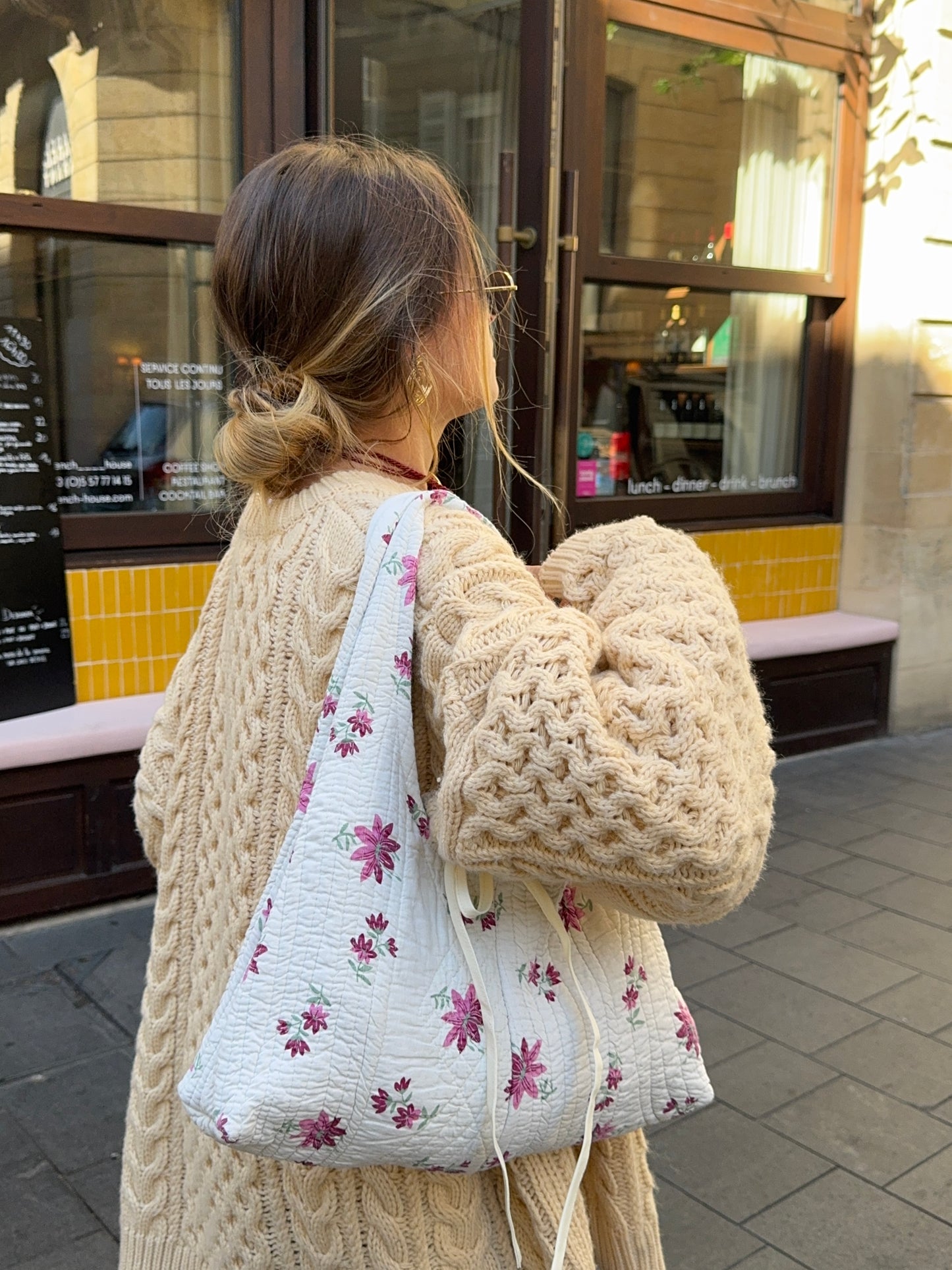 Sac upcyclé matelassé blanc à fleurs