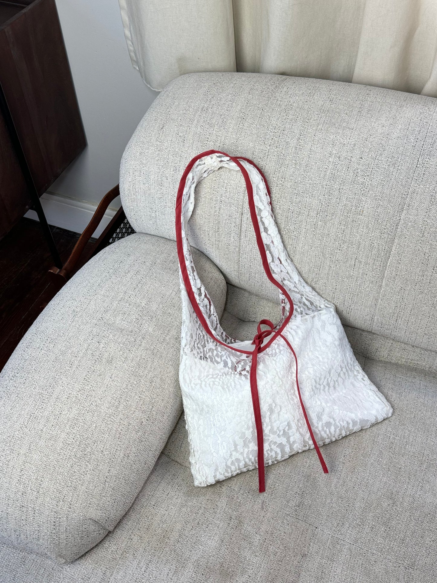 PRÉCOMMANDE : Sac en dentelle