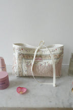 Trousse upcyclée matelassée écrue fleurie et marron clair