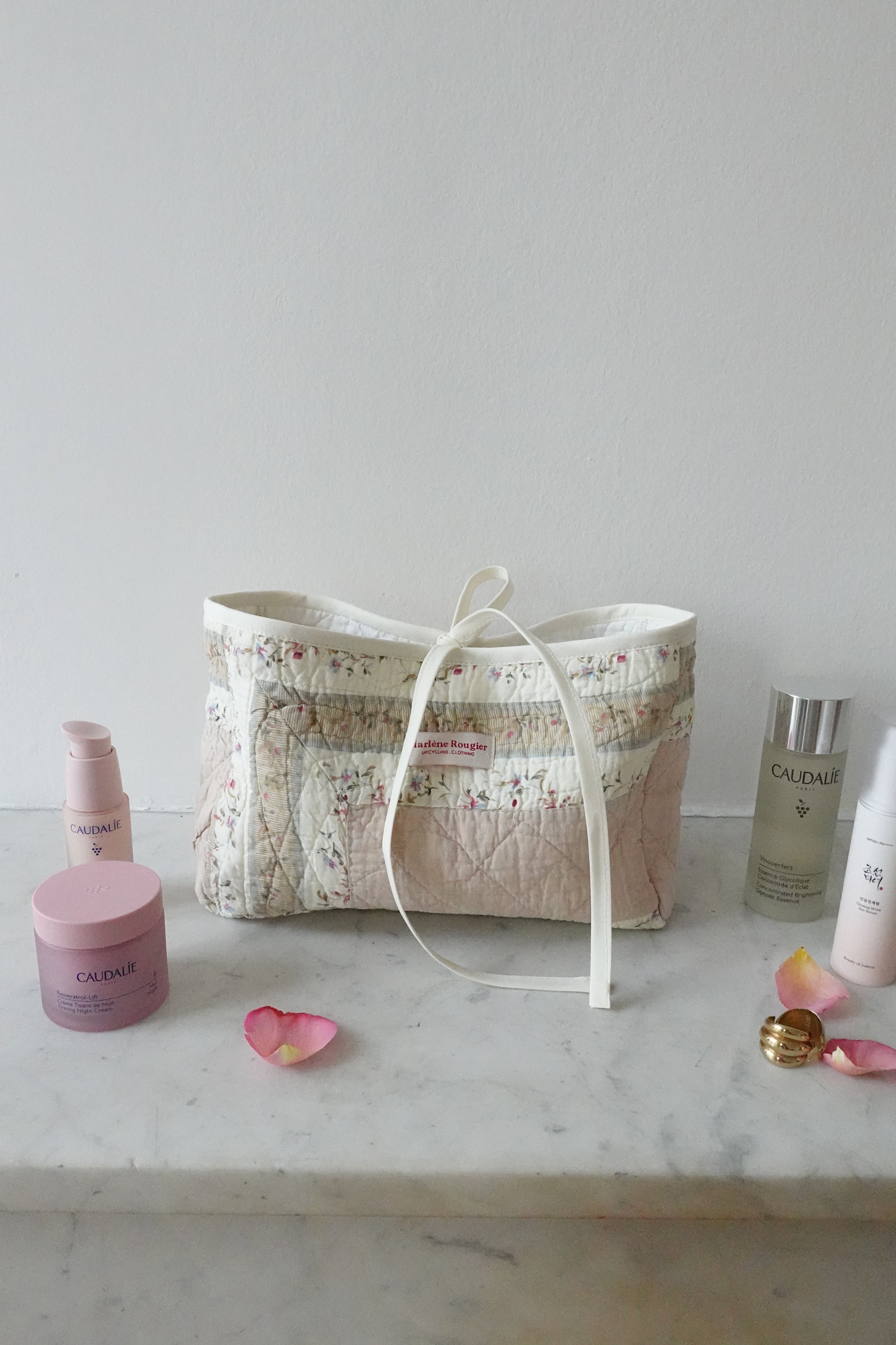 Trousse upcyclée matelassée écrue fleurie et marron clair