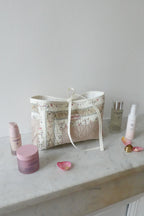 Trousse upcyclée matelassée écrue fleurie et marron clair