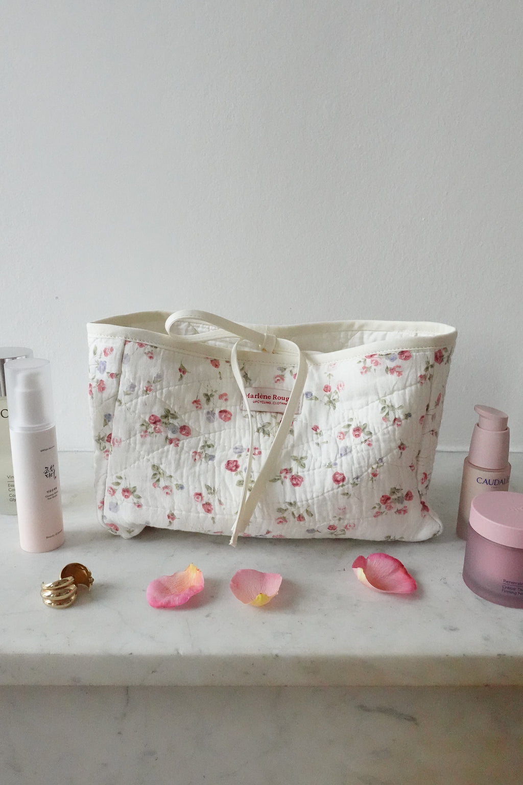 Trousse upcyclée matelassée écrue fleurie