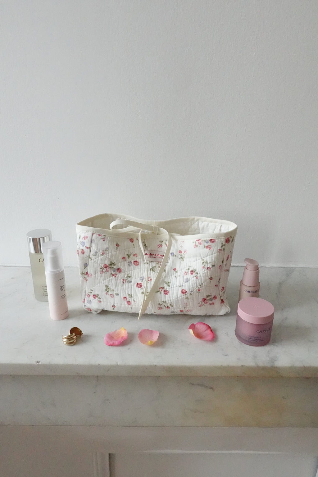 Trousse upcyclée matelassée écrue fleurie