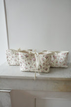 Trousse upcyclée matelassée écrue fleurie