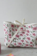 Trousse upcyclée matelassée à fleurs