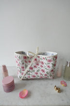 Trousse upcyclée matelassée à fleurs