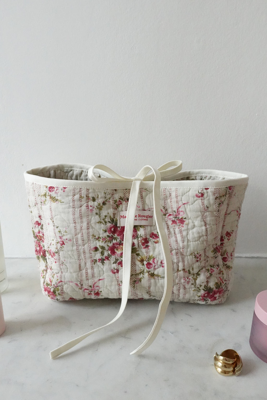 Trousse upcyclée matelassée beige à fleurs