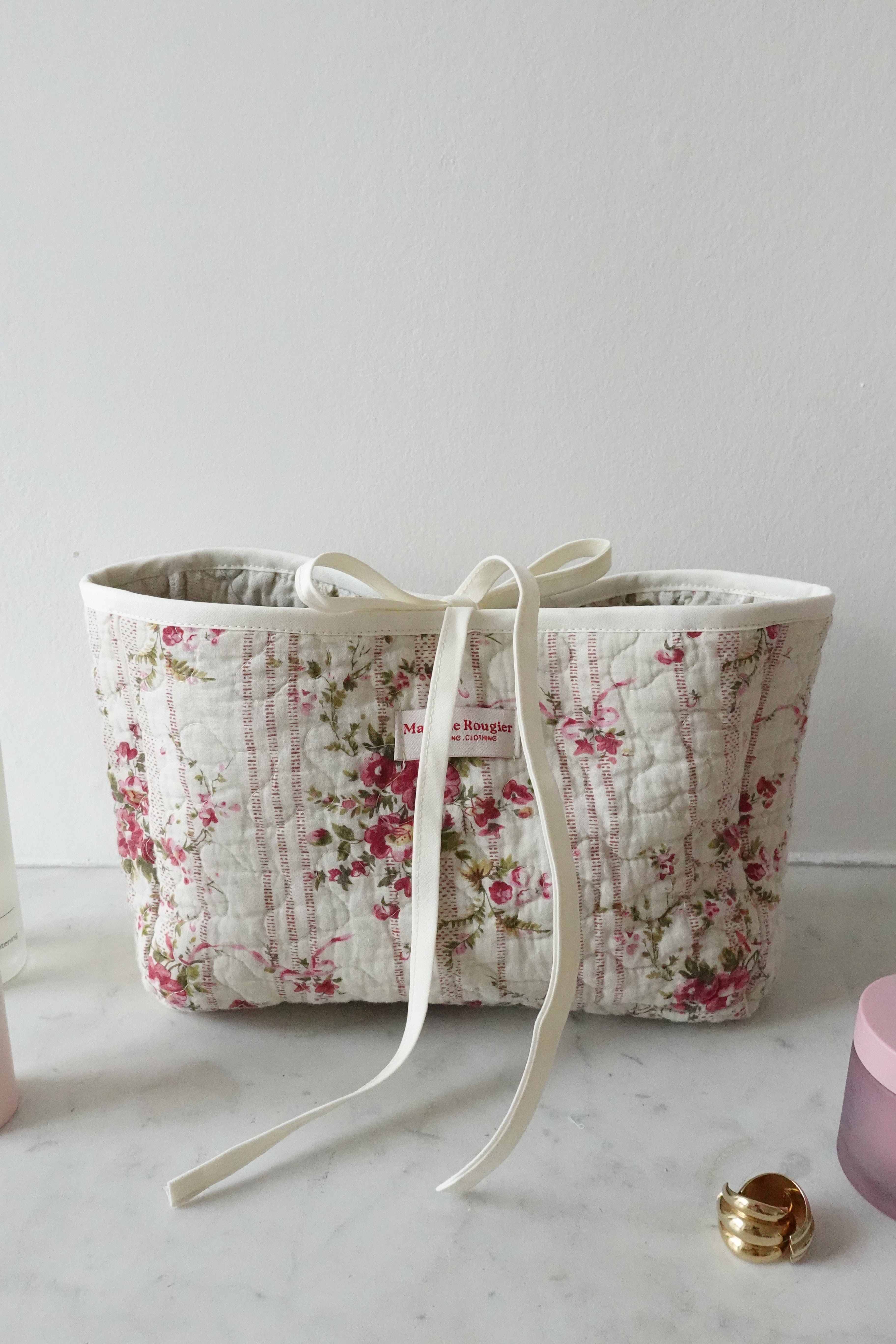 Trousse upcyclée matelassée beige à fleurs